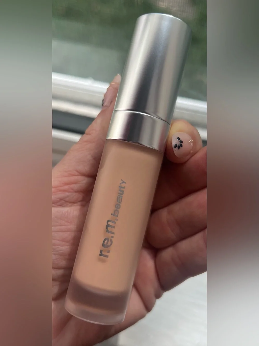 r.e.m. beauty Sweetener Lightweight Foundation - Light 7C (Cream)